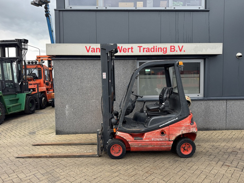 Linde H16T-03 Triplex 540 Freelift / Sideshift LPG 2006 - LPG forklift: picture 1 Linde H16T-03 Triplex 540 Freelift / Sideshift LPG 2006 - LPG forklift: picture 1