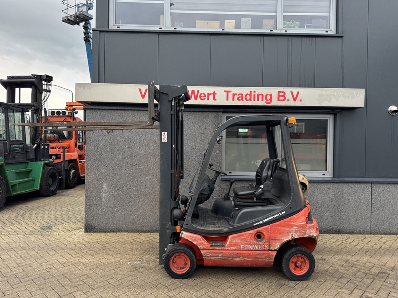 Linde H16T-03 Triplex 540 Freelift / Sideshift LPG 2006 - LPG forklift: picture 5 Linde H16T-03 Triplex 540 Freelift / Sideshift LPG 2006 - LPG forklift: picture 5