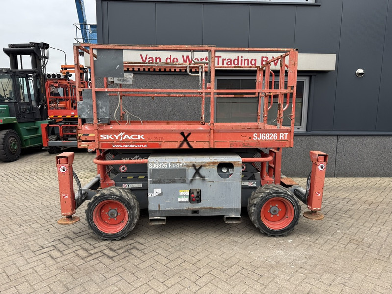 Skyjack SJ 6826RT Schaarhoogwerker / Scissor / Arbeitsbuhne 2015 4X4 Kubota Diesel 10M Werkhoogte - Scissor lift: picture 1 Skyjack SJ 6826RT Schaarhoogwerker / Scissor / Arbeitsbuhne 2015 4X4 Kubota Diesel 10M Werkhoogte - Scissor lift: picture 1