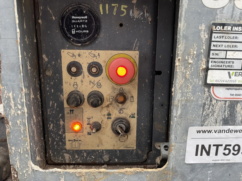 Scissor lift Skyjack SJ 6832RT Schaarhoogwerker SCISSOR 2014 4X4 Kubota Diesel 12M Werkhoogte: picture 13 Scissor lift Skyjack SJ 6832RT Schaarhoogwerker SCISSOR 2014 4X4 Kubota Diesel 12M Werkhoogte: picture 13