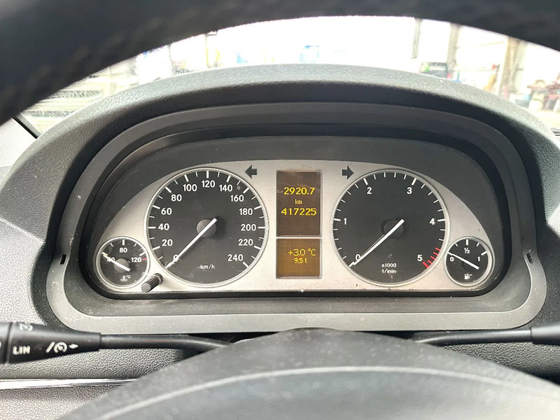 Sedan Mercedes-Benz B-Klasse 180 CDI: picture 15