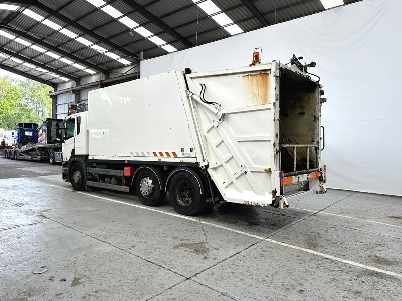 Scania P230 6X2 / Essieu relevable directionnel / Stuurbare liftas / Steerable lift axle - Garbage truck: picture 3 Scania P230 6X2 / Essieu relevable directionnel / Stuurbare liftas / Steerable lift axle - Garbage truck: picture 3