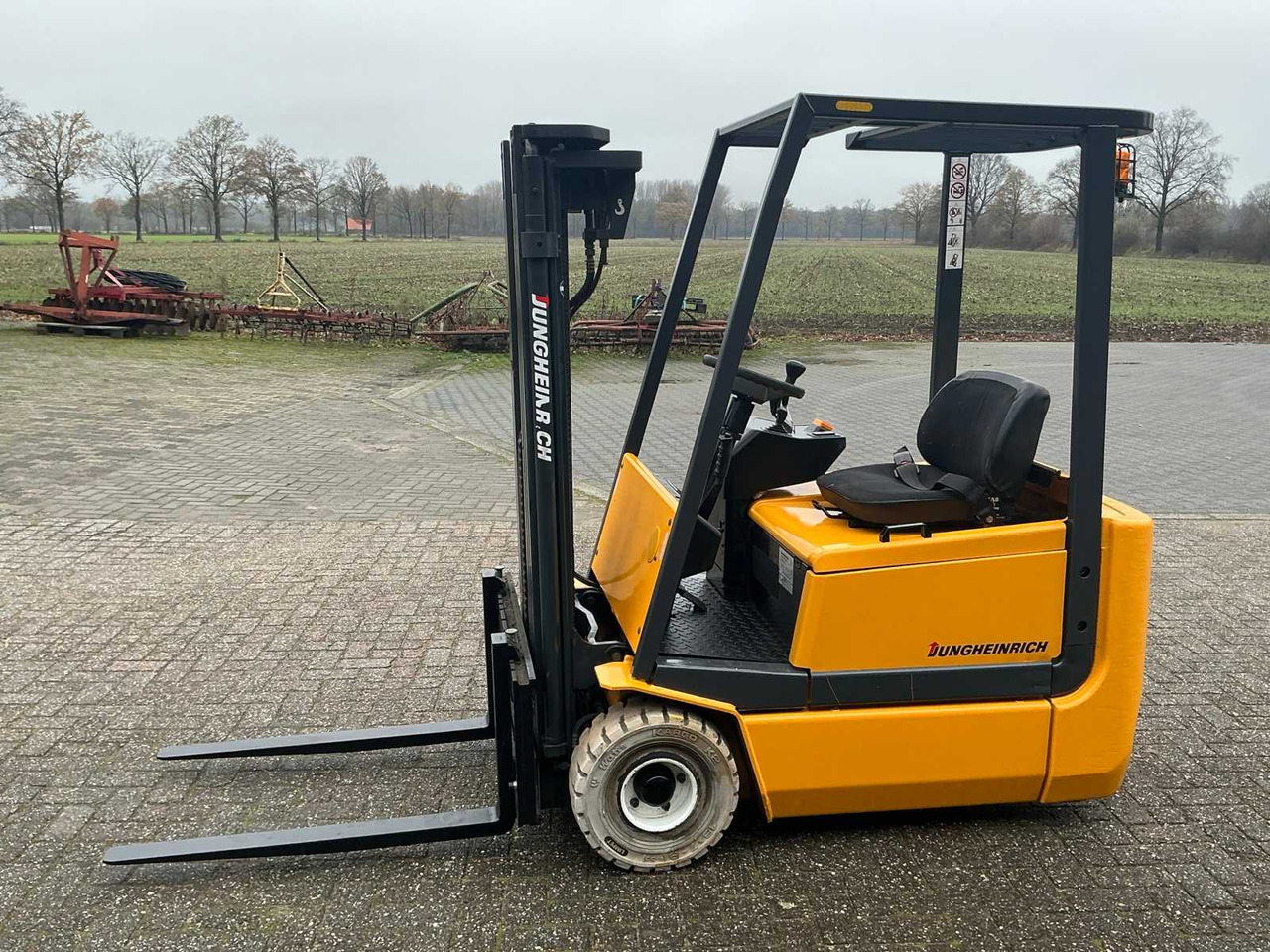 2000 JUNGHEINRICH FORKLIFT - Forklift: picture 1 2000 JUNGHEINRICH FORKLIFT - Forklift: picture 1