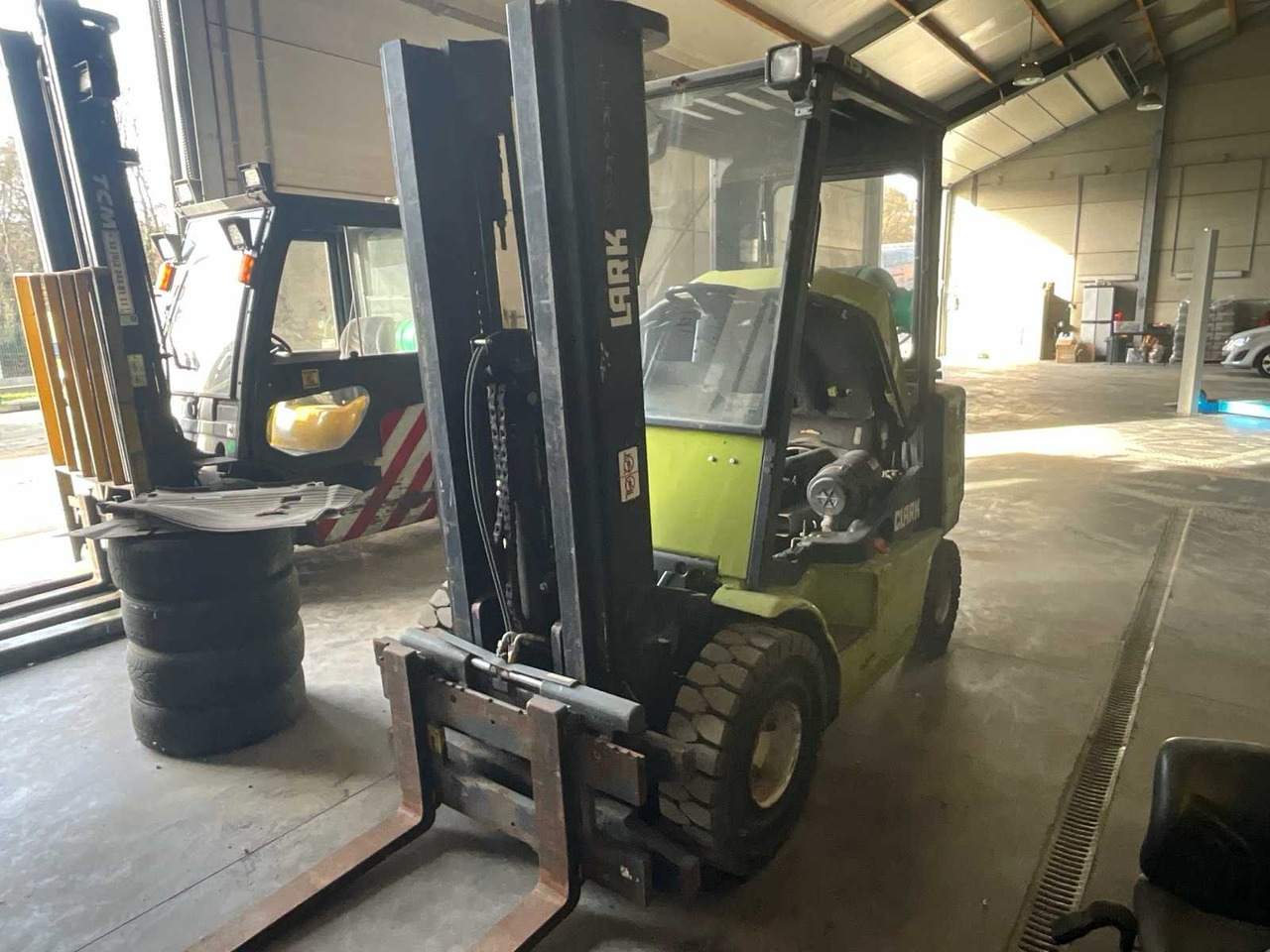 2001 CLARK CGP25H FORKLIFT - Forklift: picture 1 2001 CLARK CGP25H FORKLIFT - Forklift: picture 1