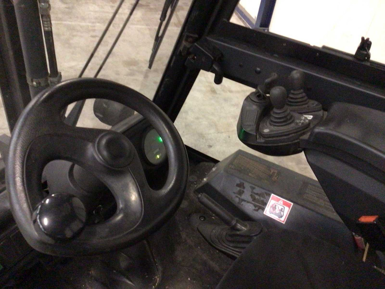 2003 LINDE E30 FORKLIFT - Forklift: picture 4 2003 LINDE E30 FORKLIFT - Forklift: picture 4