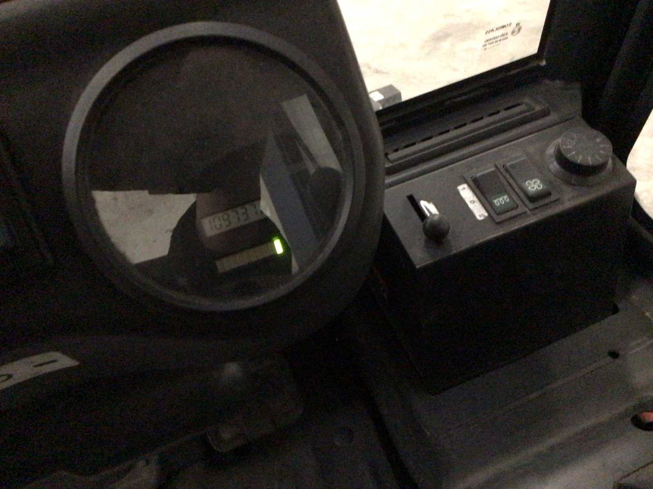 2006 LINDE E30 FORKLIFT - Forklift: picture 5 2006 LINDE E30 FORKLIFT - Forklift: picture 5