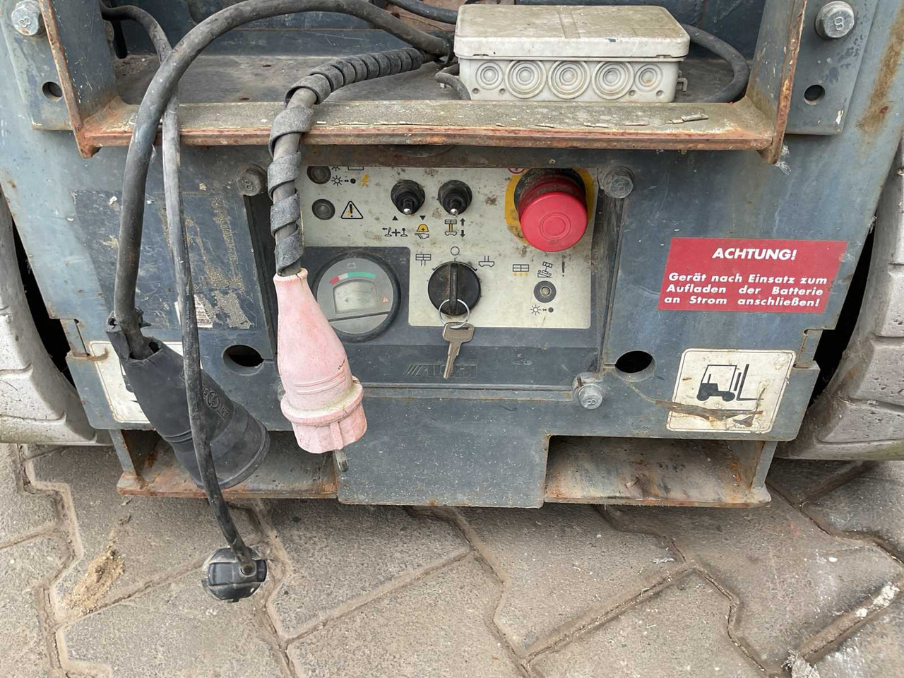 2008 - AICHI - SV060NL - SCISSOR LIFT - Aerial platform: picture 5 2008 - AICHI - SV060NL - SCISSOR LIFT - Aerial platform: picture 5