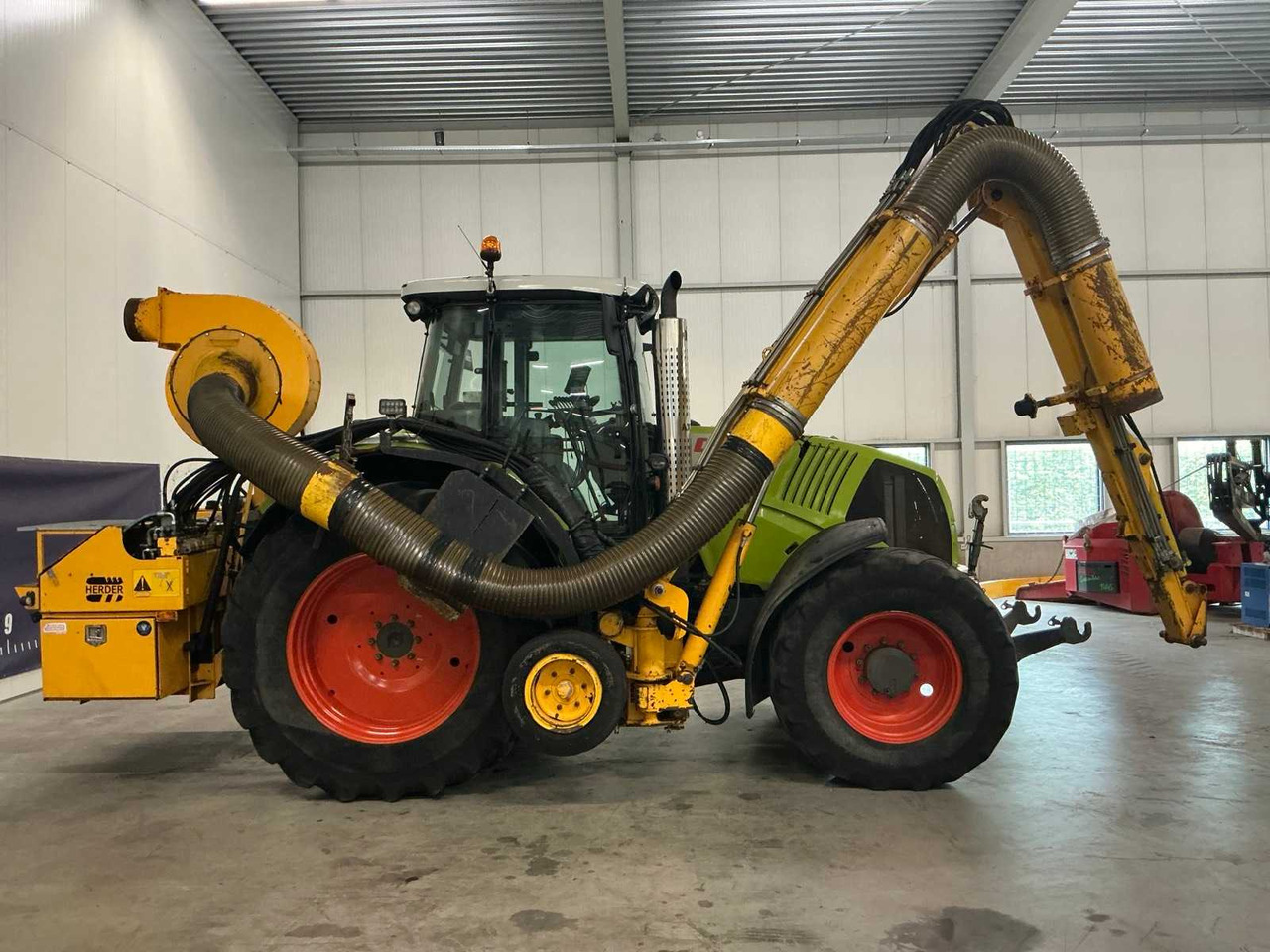 2009 CLAAS AXION 820 ALL-WHEEL DRIVE FARM TRACTOR - Farm tractor: picture 5 2009 CLAAS AXION 820 ALL-WHEEL DRIVE FARM TRACTOR - Farm tractor: picture 5