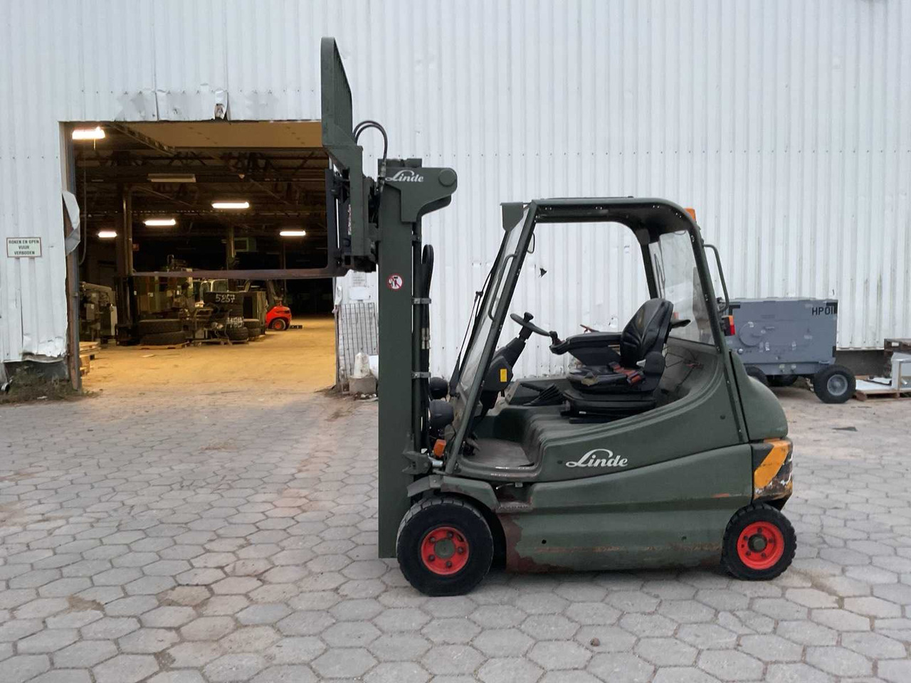 2009 LINDE E35 FORKLIFT - Forklift: picture 5 2009 LINDE E35 FORKLIFT - Forklift: picture 5