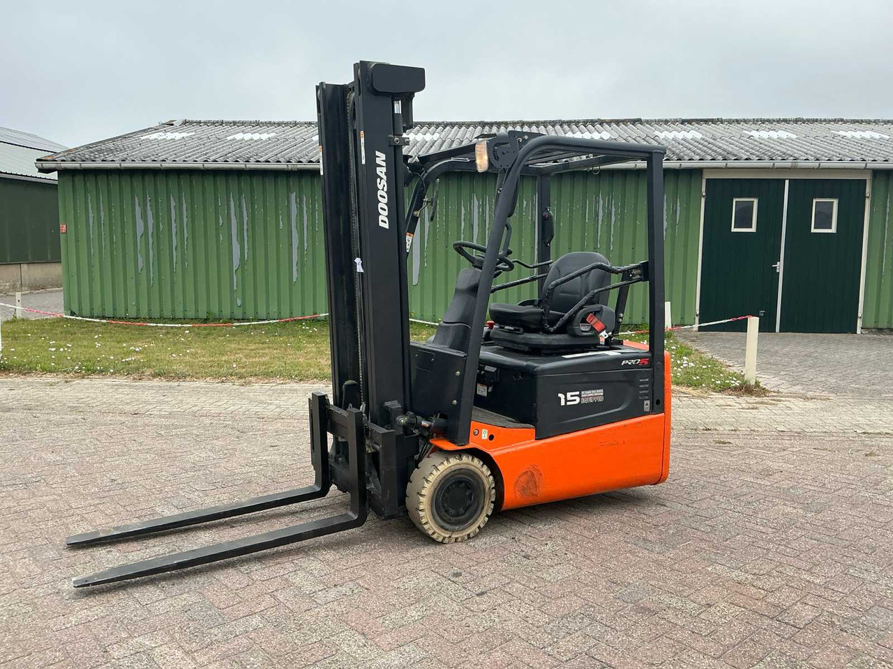 2010 DOOSAN B15T-5 FORKLIFT - Forklift: picture 1 2010 DOOSAN B15T-5 FORKLIFT - Forklift: picture 1