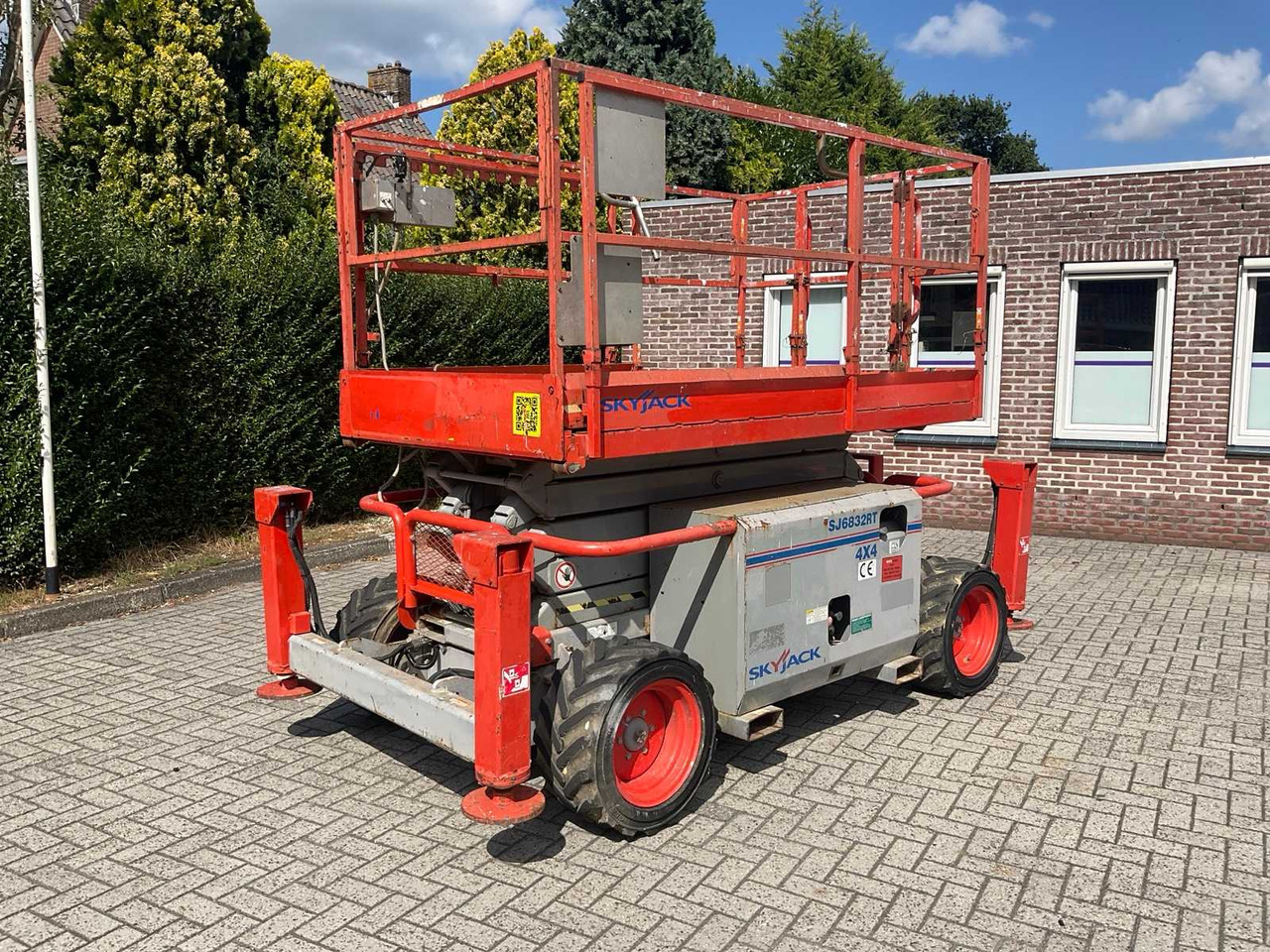 2010 SKY JACK SJ 6832 RT AERIAL PLATFORM - Aerial platform: picture 1 2010 SKY JACK SJ 6832 RT AERIAL PLATFORM - Aerial platform: picture 1