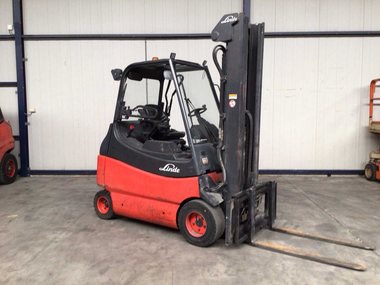 2011 LINDE E30-03/600 FORKLIFT - Forklift: picture 3 2011 LINDE E30-03/600 FORKLIFT - Forklift: picture 3