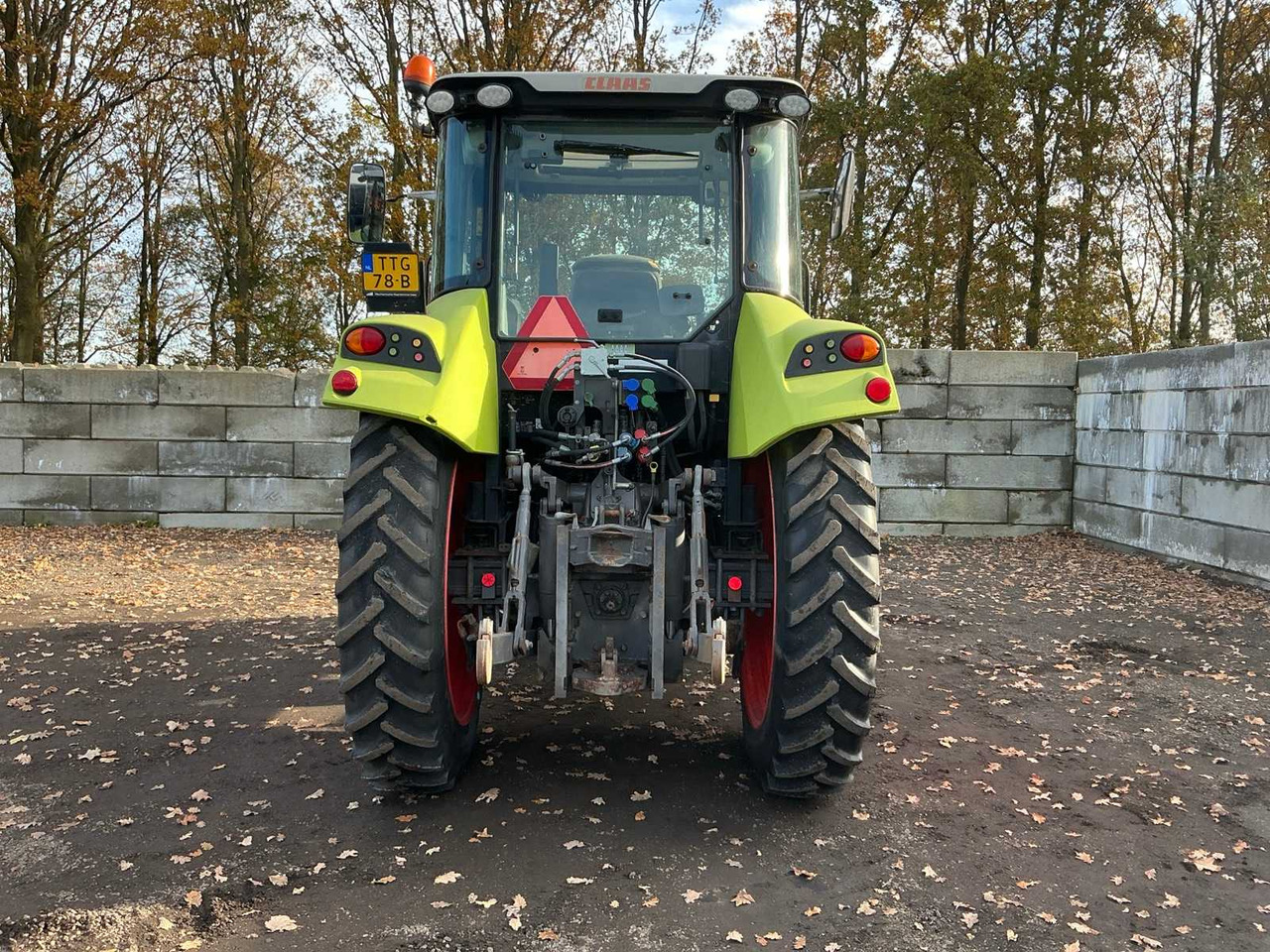 2012 CLAAS 410 ARION FOUR-WHEEL DRIVE FARM TRACTOR - Farm tractor: picture 4 2012 CLAAS 410 ARION FOUR-WHEEL DRIVE FARM TRACTOR - Farm tractor: picture 4