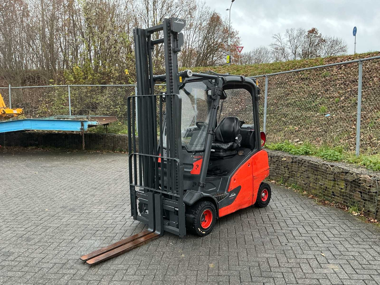2015 LINDE H20T-01 FORKLIFT TRUCK - Forklift: picture 1 2015 LINDE H20T-01 FORKLIFT TRUCK - Forklift: picture 1