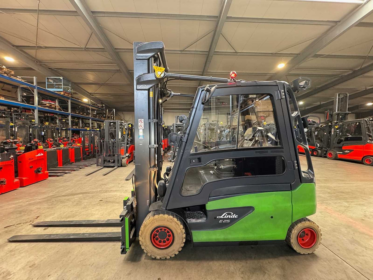 2017 SERVICE + UVV 07/2026 LINDE E25L 2.500KG EVO 3.+4. - Forklift: picture 1 2017 SERVICE + UVV 07/2026 LINDE E25L 2.500KG EVO 3.+4. - Forklift: picture 1