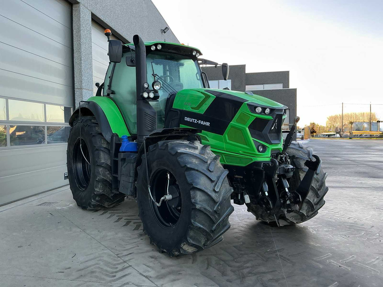 2018 DEUTZ-FAHR 6215 AGROTON TTV FOUR WHEEL DRIVE FARM TRACTOR - Farm tractor: picture 4 2018 DEUTZ-FAHR 6215 AGROTON TTV FOUR WHEEL DRIVE FARM TRACTOR - Farm tractor: picture 4