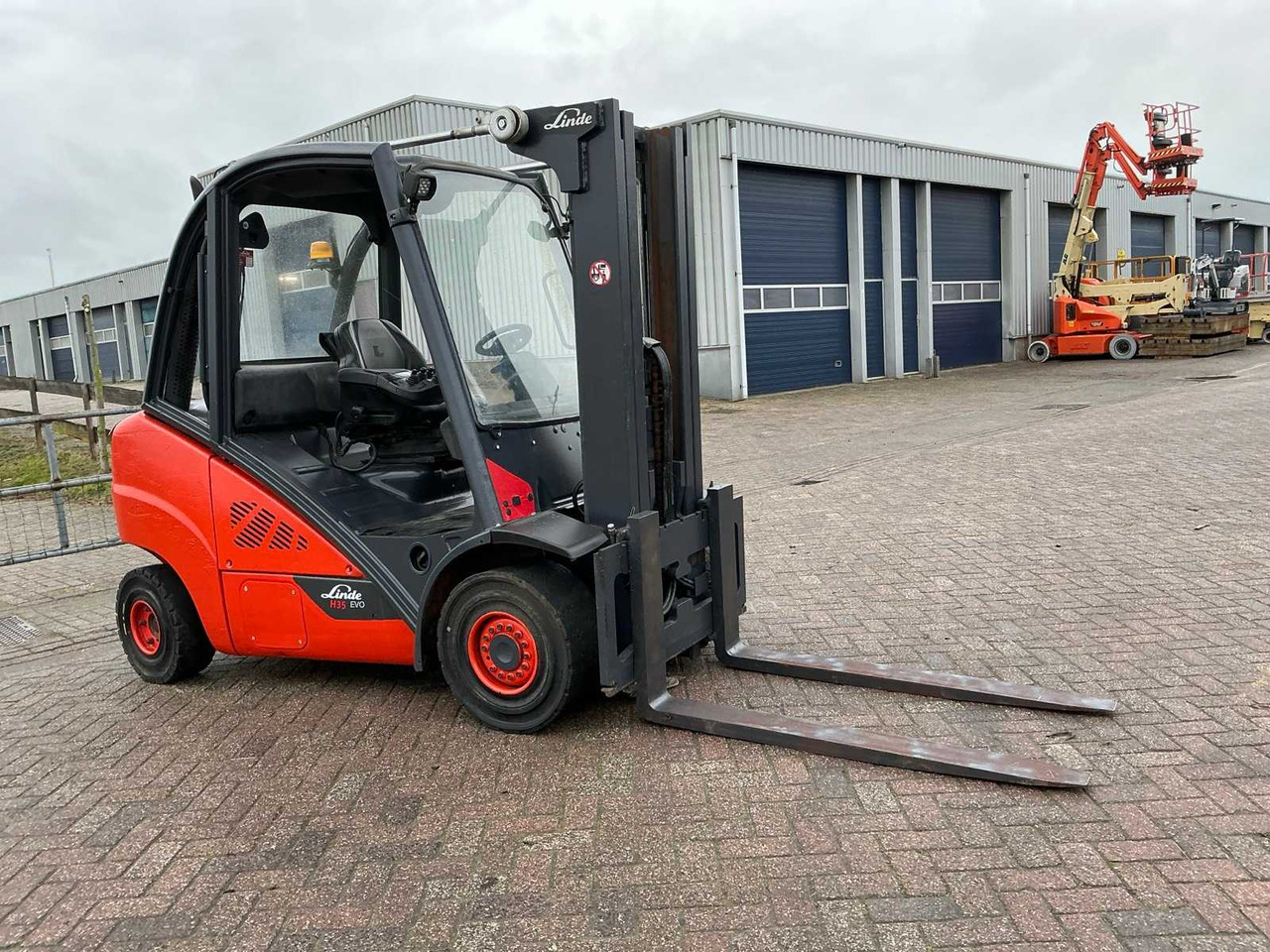 2018 LINDE H35D-02 FORKLIFT TRUCK - Forklift: picture 3 2018 LINDE H35D-02 FORKLIFT TRUCK - Forklift: picture 3