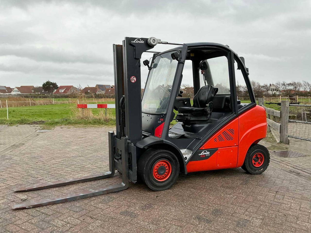 2018 LINDE H35D-02 FORKLIFT TRUCK - Forklift: picture 1 2018 LINDE H35D-02 FORKLIFT TRUCK - Forklift: picture 1