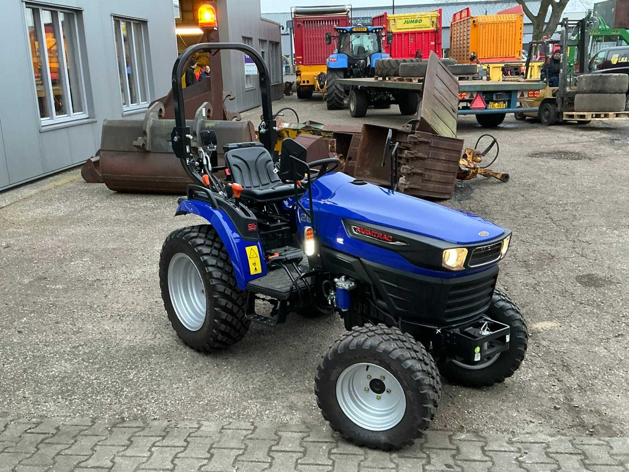 2024 FARMTRAC 26 ALL-WHEEL DRIVE FARM TRACTOR - Farm tractor: picture 3 2024 FARMTRAC 26 ALL-WHEEL DRIVE FARM TRACTOR - Farm tractor: picture 3