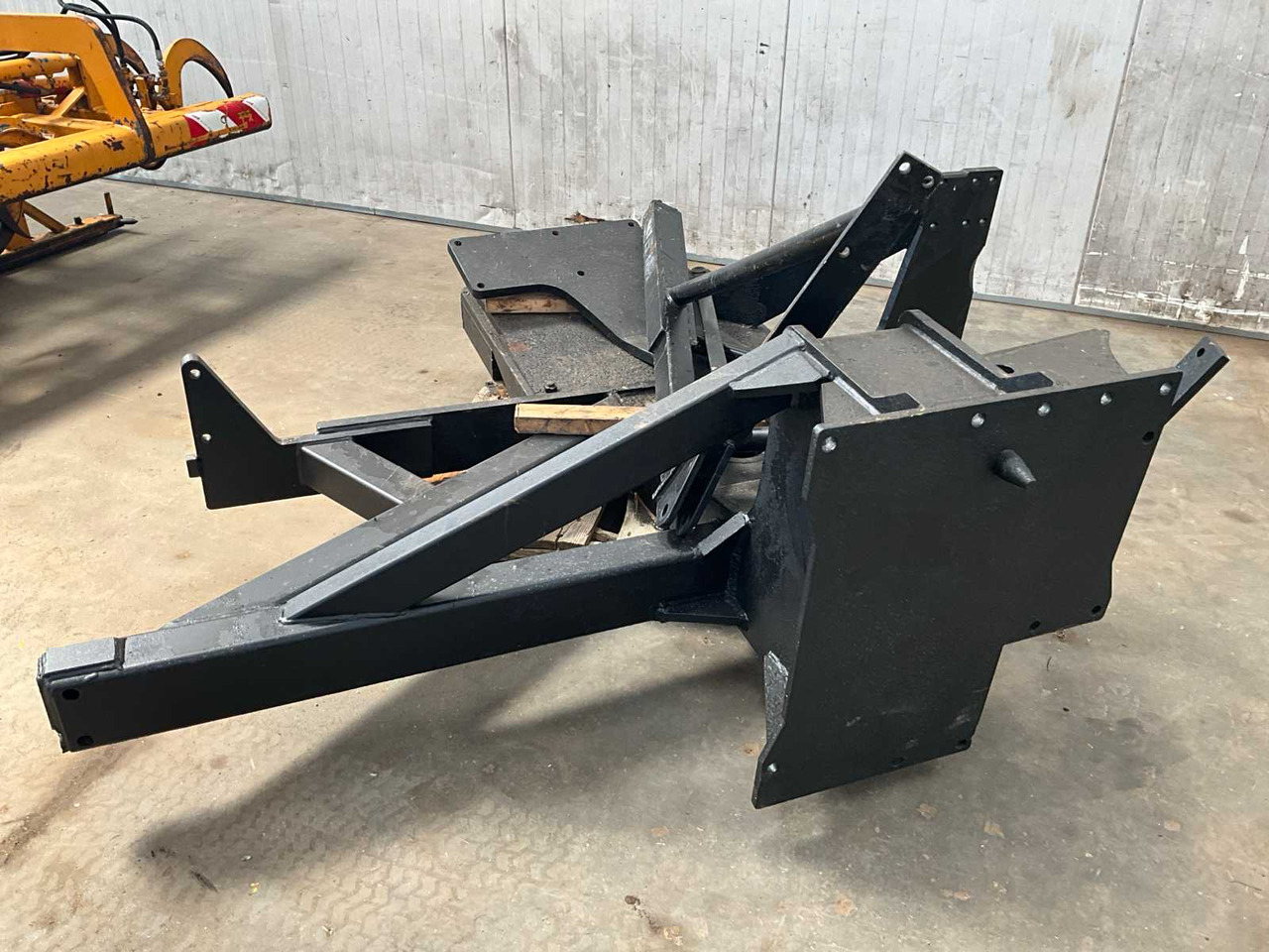 Herder substructure frame for John Deere 6020 series - Agricultural machinery: picture 1 Herder substructure frame for John Deere 6020 series - Agricultural machinery: picture 1