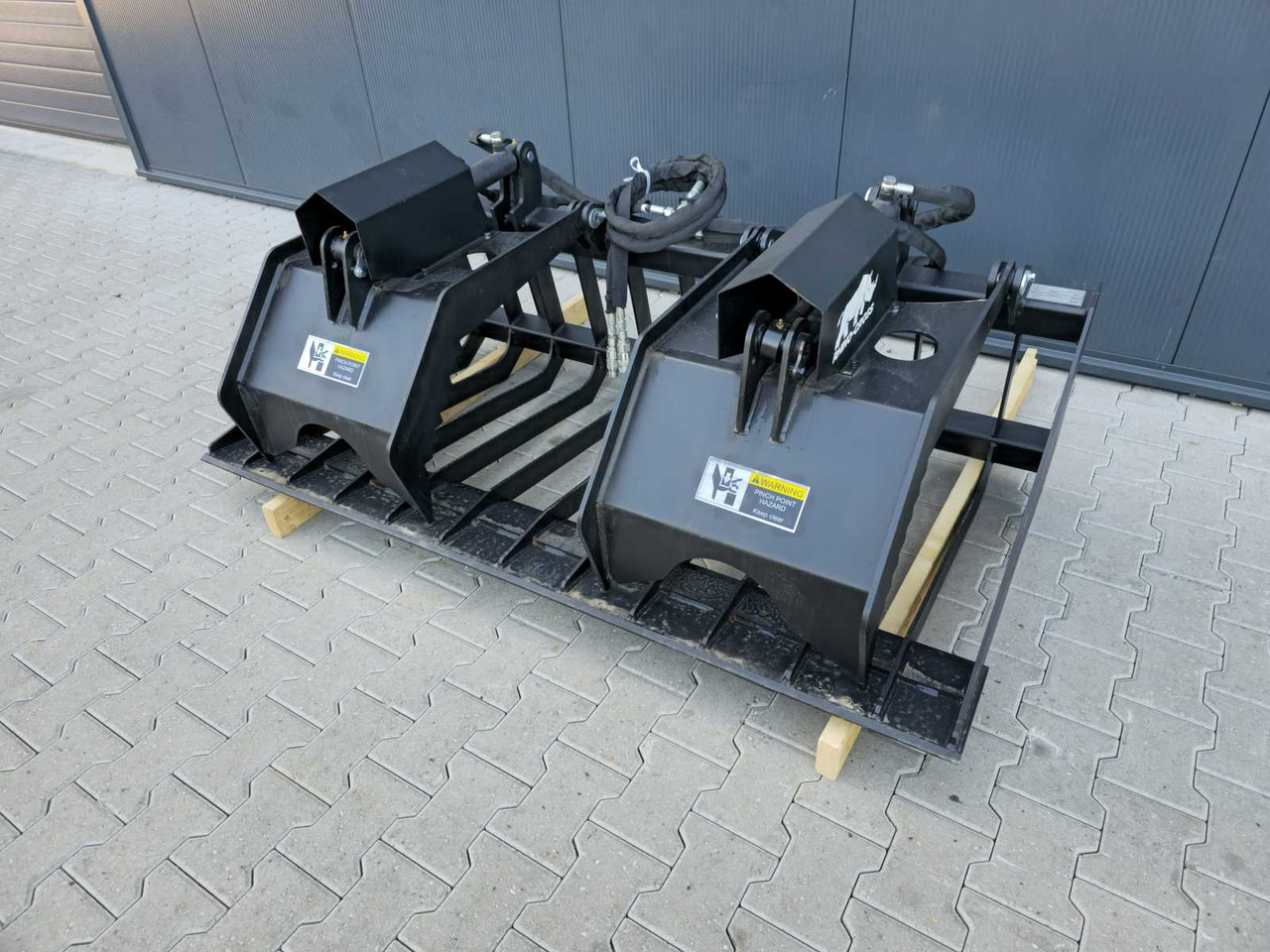 Rhino-cross 72 inch rock Grapple Bucket - Attachment for Construction machinery: picture 1 Rhino-cross 72 inch rock Grapple Bucket - Attachment for Construction machinery: picture 1