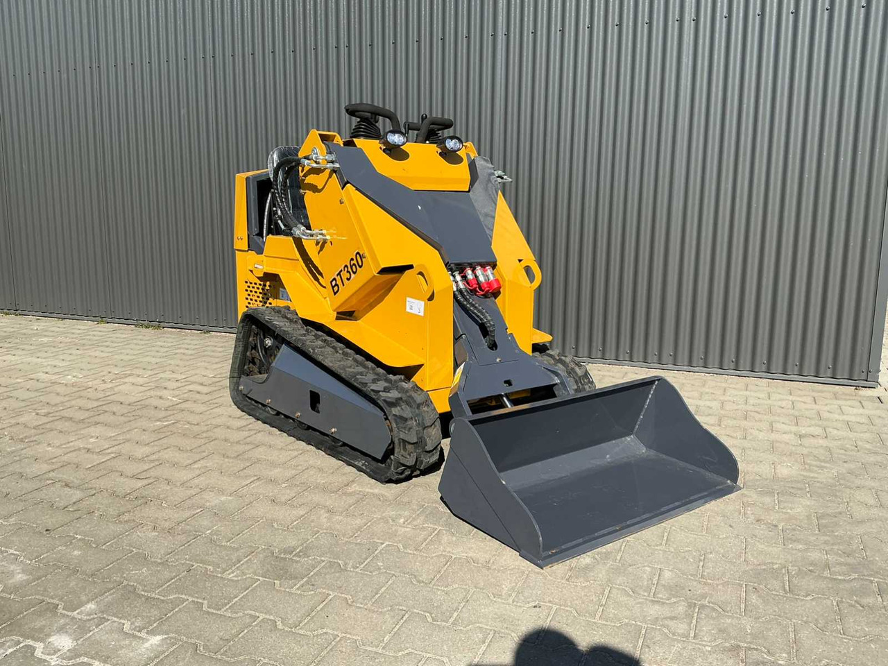 BISON TEK BT360 MINI LOADER / TRACK SKID STEER LOADER - Compact track loader: picture 4 BISON TEK BT360 MINI LOADER / TRACK SKID STEER LOADER - Compact track loader: picture 4