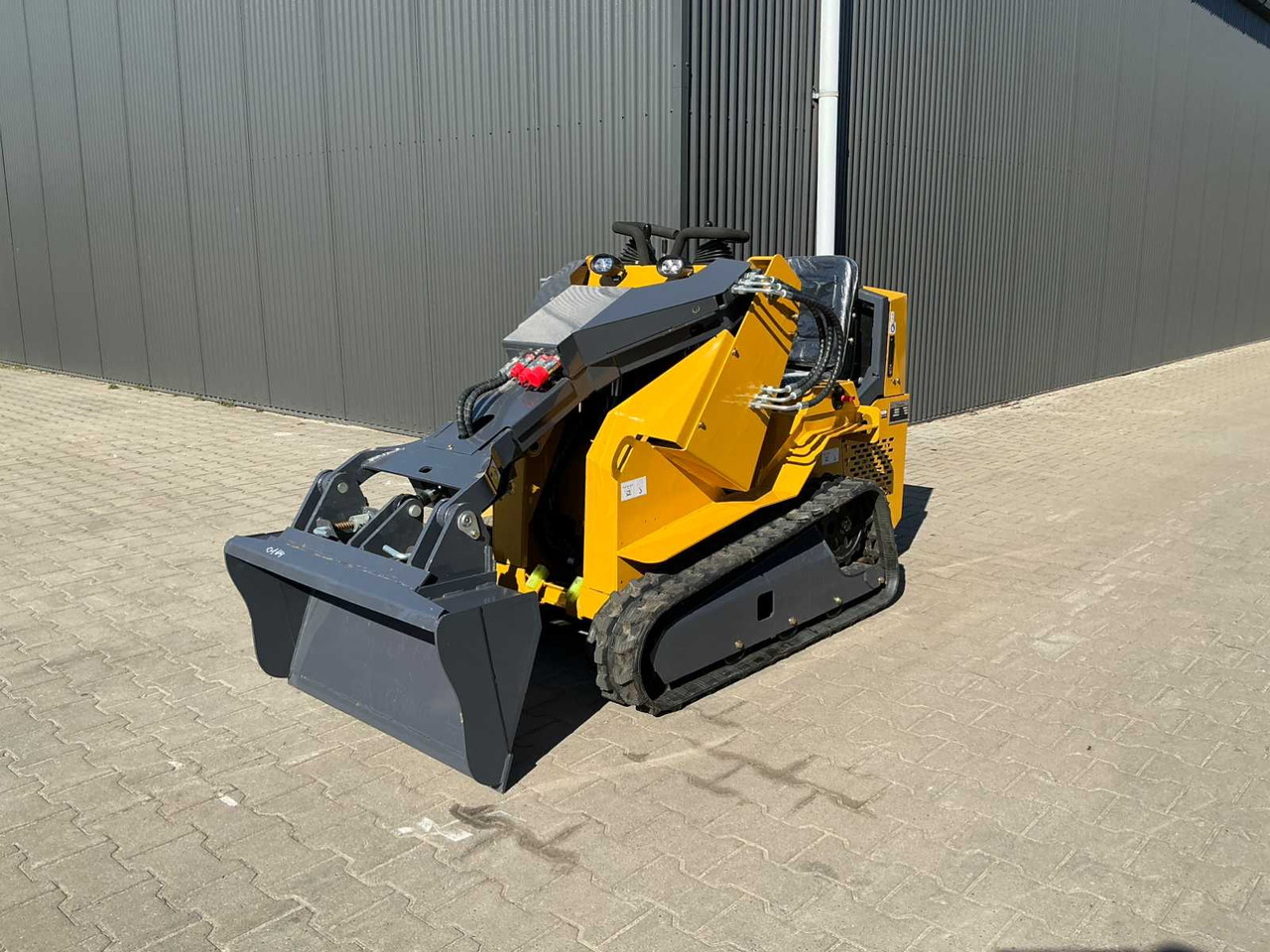 Compact track loader BISON TEK BT360 MINI LOADER / TRACK SKID STEER LOADER: picture 10 Compact track loader BISON TEK BT360 MINI LOADER / TRACK SKID STEER LOADER: picture 10