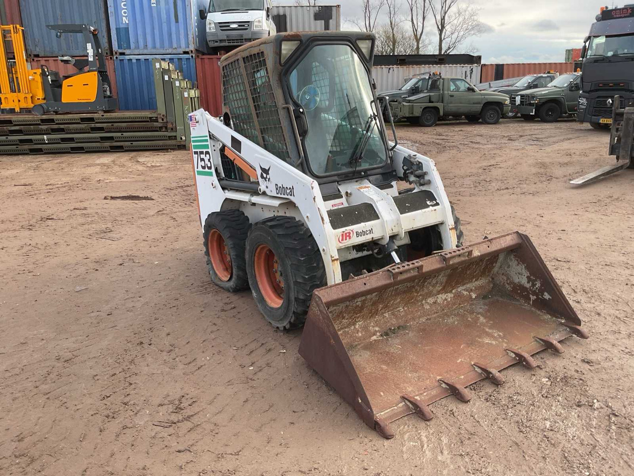 BOBCAT 753 SKID STEER LOADER - Compact track loader: picture 2 BOBCAT 753 SKID STEER LOADER - Compact track loader: picture 2