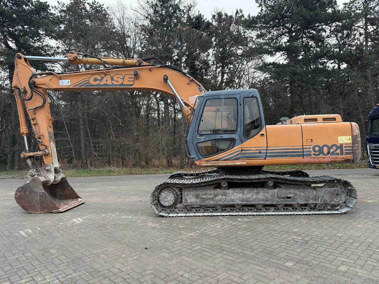 CASE - 9021 - 8070 HOURS - INCL. QUICK COUPLER AND BUCKET - CRAWLER EXCAVATOR - Excavator: picture 1 CASE - 9021 - 8070 HOURS - INCL. QUICK COUPLER AND BUCKET - CRAWLER EXCAVATOR - Excavator: picture 1