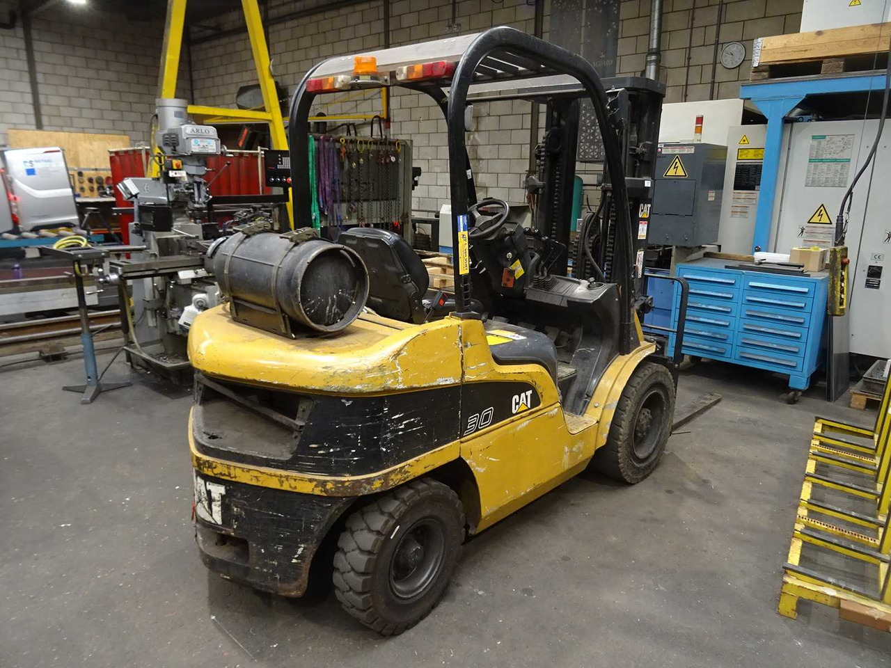 CATERPILLAR - 2005 - GP30N - FORKLIFT - Forklift: picture 4 CATERPILLAR - 2005 - GP30N - FORKLIFT - Forklift: picture 4