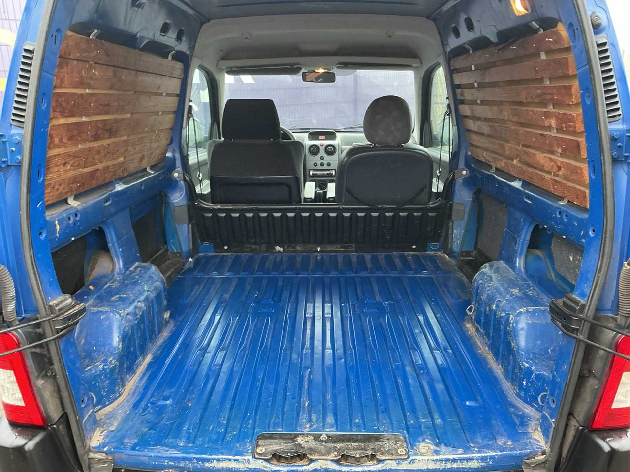 2006 - CITROEN - BERLINGO - 1.6 HDI 600 - COMMERCIAL VEHICLE - Commercial vehicle: picture 5 2006 - CITROEN - BERLINGO - 1.6 HDI 600 - COMMERCIAL VEHICLE - Commercial vehicle: picture 5