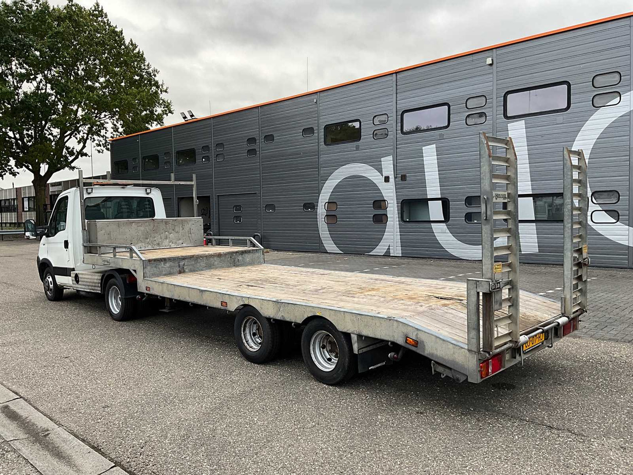 2006 IVECO DAILY 35C18 WITH VELDHUIZEN SEMI-TRAILER BE COMBINATION - Commercial vehicle: picture 3 2006 IVECO DAILY 35C18 WITH VELDHUIZEN SEMI-TRAILER BE COMBINATION - Commercial vehicle: picture 3