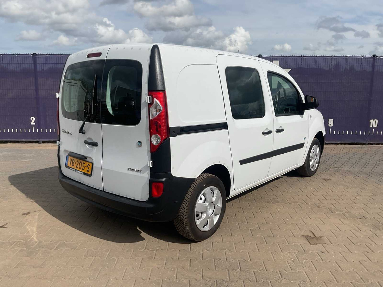 2013 - RENAULT - KANGOO EXPRESS - Z.E. - COMMERCIAL VEHICLE - Commercial vehicle: picture 4 2013 - RENAULT - KANGOO EXPRESS - Z.E. - COMMERCIAL VEHICLE - Commercial vehicle: picture 4