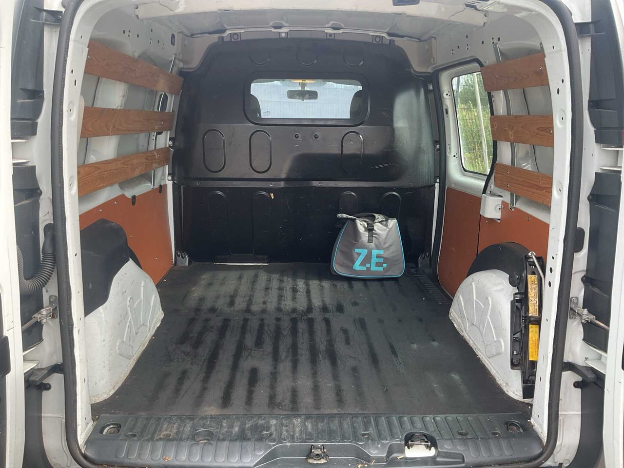 2013 - RENAULT - KANGOO EXPRESS - Z.E. - COMMERCIAL VEHICLE - Commercial vehicle: picture 5 2013 - RENAULT - KANGOO EXPRESS - Z.E. - COMMERCIAL VEHICLE - Commercial vehicle: picture 5