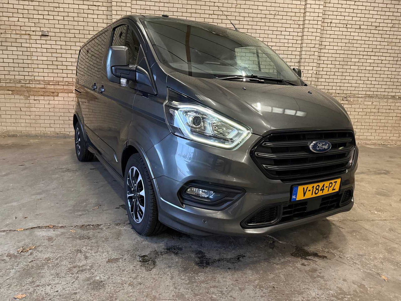 FORD TRANSIT CUSTOM SPORT 2.0 TDCI YEAR: 2017, V-184-PZ - Commercial vehicle: picture 2 FORD TRANSIT CUSTOM SPORT 2.0 TDCI YEAR: 2017, V-184-PZ - Commercial vehicle: picture 2