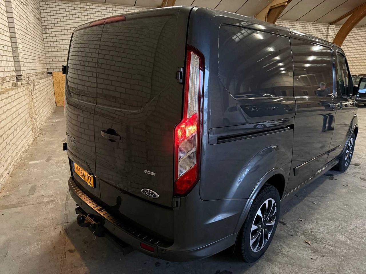 FORD TRANSIT CUSTOM SPORT 2.0 TDCI YEAR: 2017, V-184-PZ - Commercial vehicle: picture 5 FORD TRANSIT CUSTOM SPORT 2.0 TDCI YEAR: 2017, V-184-PZ - Commercial vehicle: picture 5