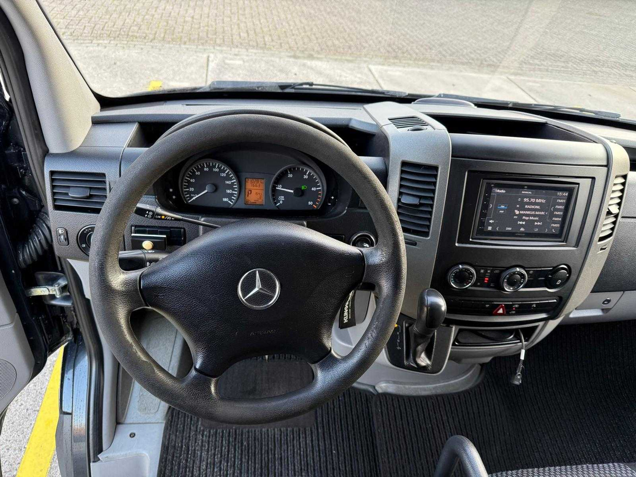 Commercial vehicle MERCEDES-BENZ - SPRINTER - 209 2.2 CDI 366 HDDC - COMMERCIAL VEHICLE: picture 8 Commercial vehicle MERCEDES-BENZ - SPRINTER - 209 2.2 CDI 366 HDDC - COMMERCIAL VEHICLE: picture 8