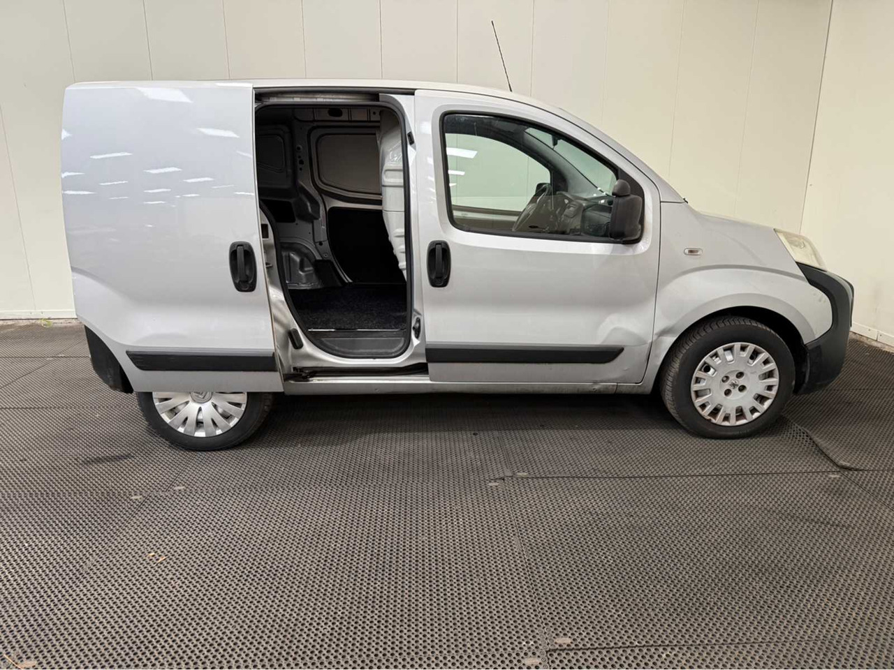 PEUGEOT - BIPPER - COMMERCIAL VEHICLE - 2013 - Commercial vehicle: picture 3 PEUGEOT - BIPPER - COMMERCIAL VEHICLE - 2013 - Commercial vehicle: picture 3