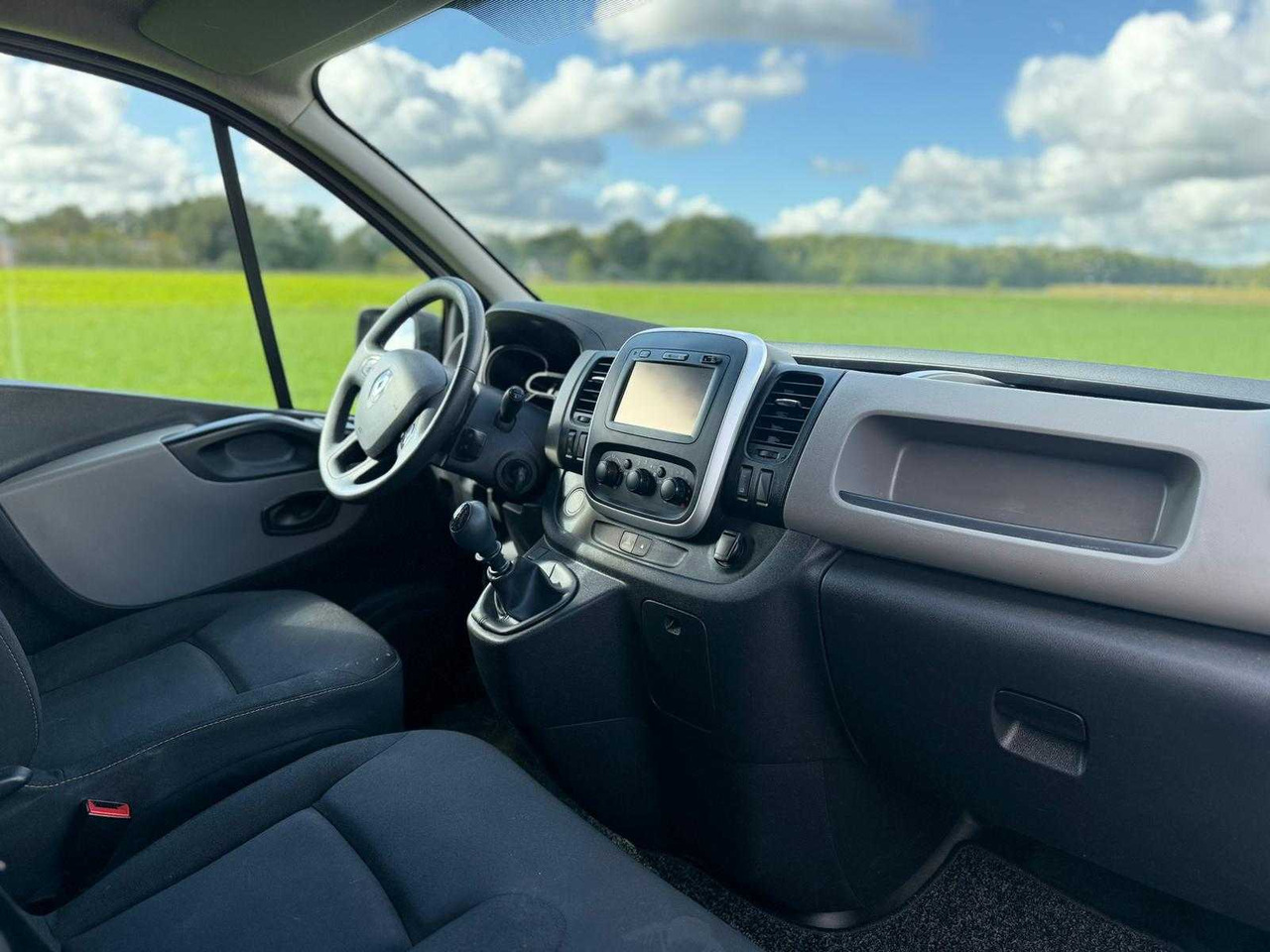 Commercial vehicle RENAULT - TRAFIC - 1.6 DCI T27 L1H1 COM - V-657-VR: picture 10