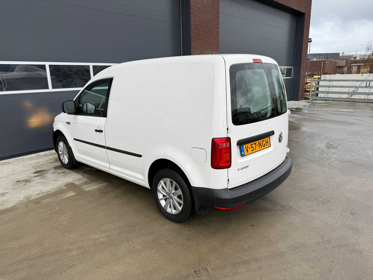 VOLKSWAGEN - EASYLINE BENZINE 1.2 TSI L1H1 - CADDY - VAN - Commercial vehicle: picture 3 VOLKSWAGEN - EASYLINE BENZINE 1.2 TSI L1H1 - CADDY - VAN - Commercial vehicle: picture 3