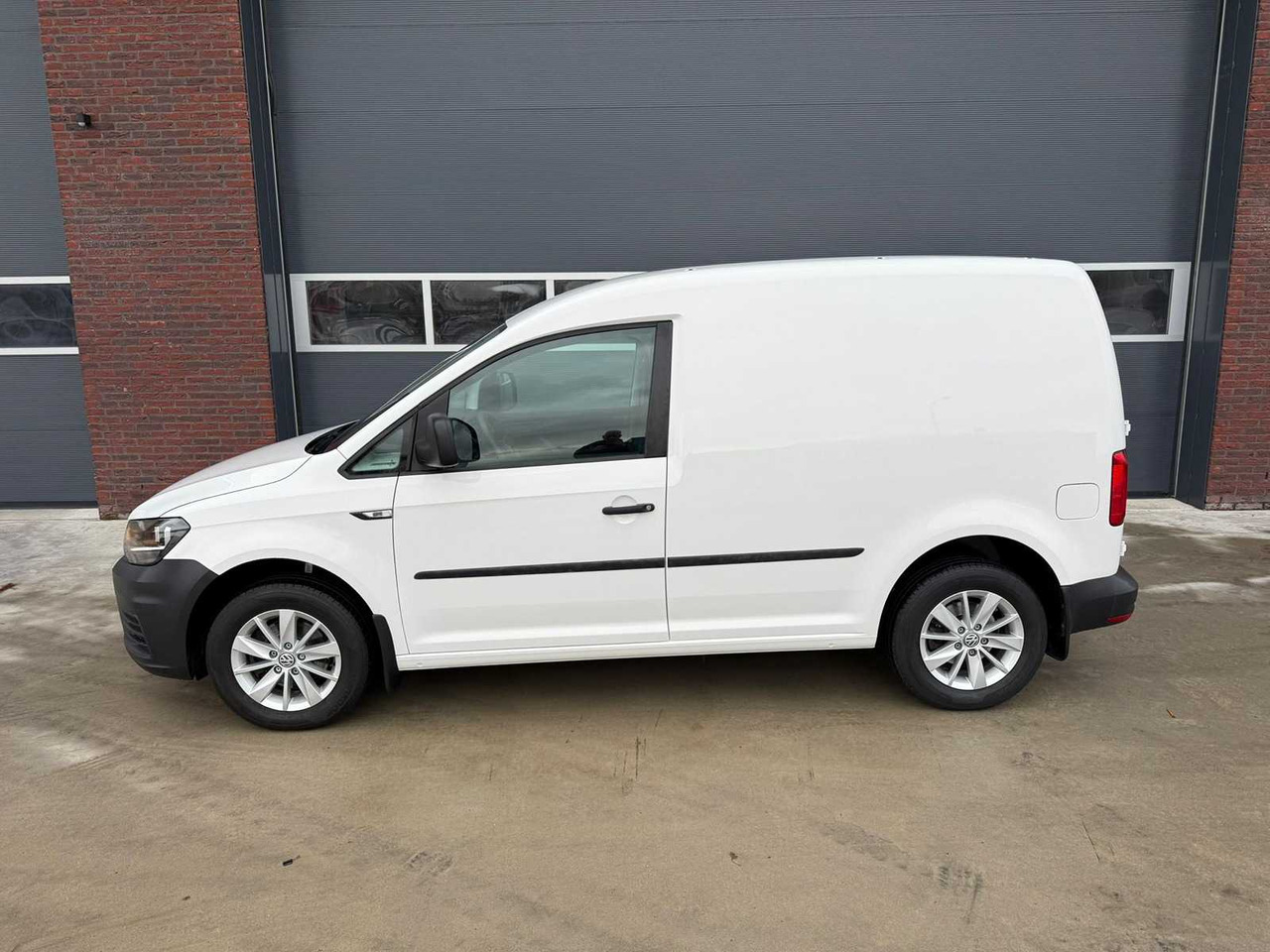 VOLKSWAGEN - EASYLINE BENZINE 1.2 TSI L1H1 - CADDY - VAN - Commercial vehicle: picture 4 VOLKSWAGEN - EASYLINE BENZINE 1.2 TSI L1H1 - CADDY - VAN - Commercial vehicle: picture 4