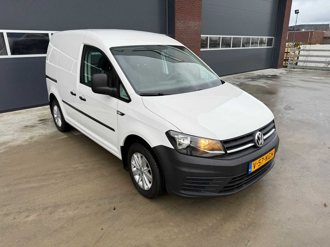 VOLKSWAGEN - EASYLINE BENZINE 1.2 TSI L1H1 - CADDY - VAN - Commercial vehicle: picture 5 VOLKSWAGEN - EASYLINE BENZINE 1.2 TSI L1H1 - CADDY - VAN - Commercial vehicle: picture 5