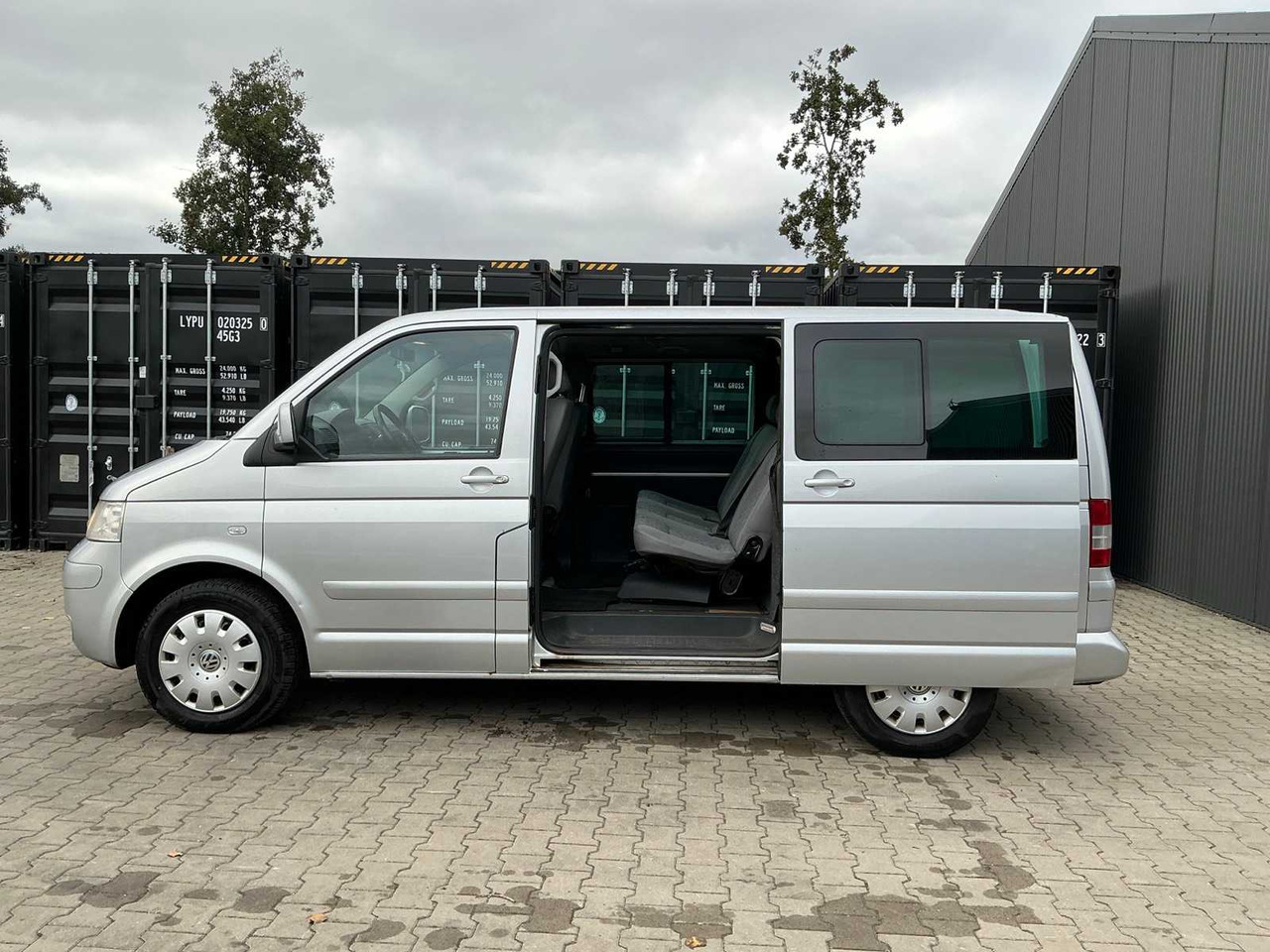 VOLKSWAGEN TRANSPORTER T5 2.5 TDI MULTIVAN COMMERCIAL VEHICLE - Commercial vehicle: picture 4 VOLKSWAGEN TRANSPORTER T5 2.5 TDI MULTIVAN COMMERCIAL VEHICLE - Commercial vehicle: picture 4