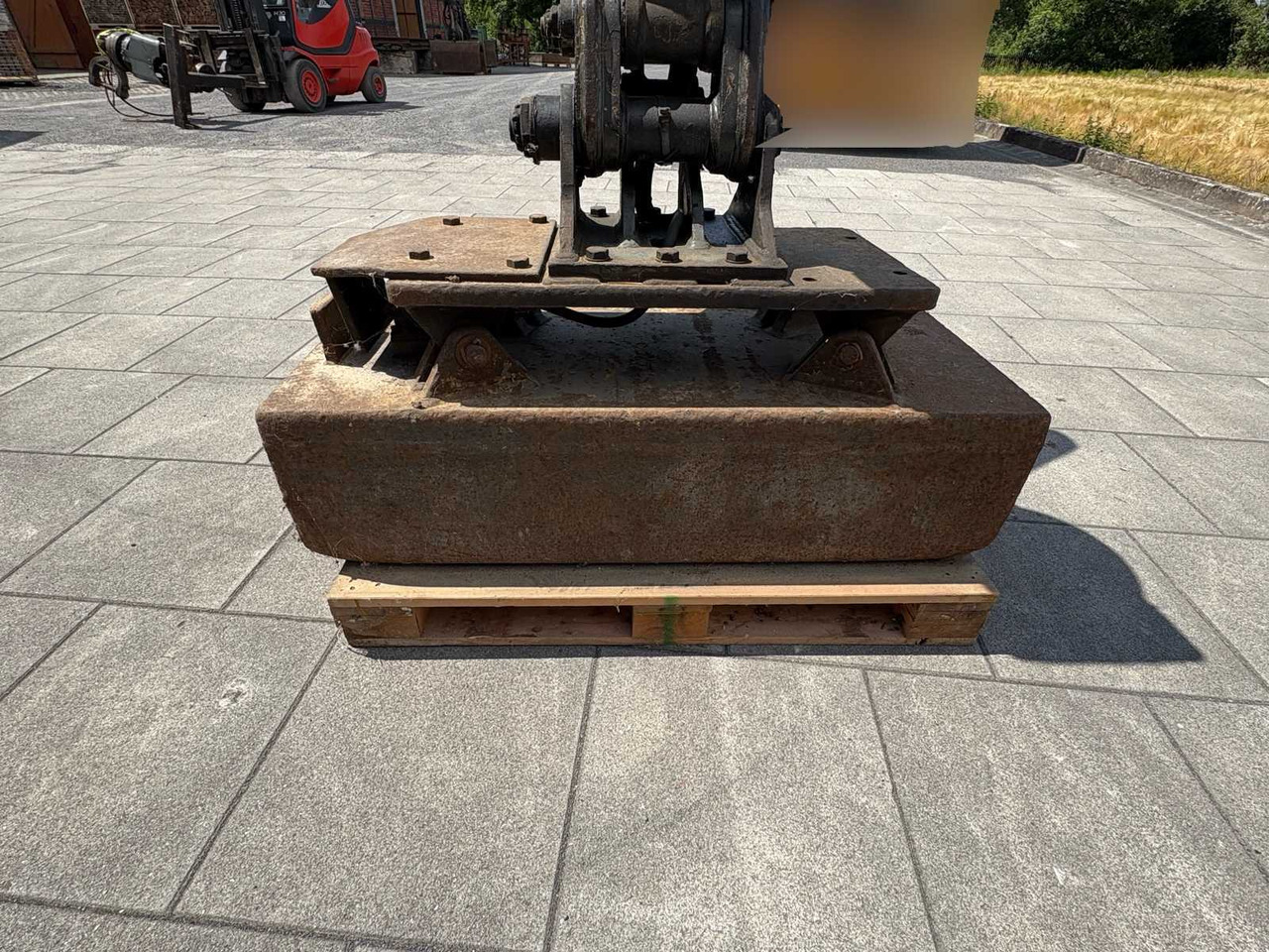 Liebherr gripper package (4x MH40 Topas quick coupler + gripper + magnet + swivel frame) - Construction machinery: picture 5 Liebherr gripper package (4x MH40 Topas quick coupler + gripper + magnet + swivel frame) - Construction machinery: picture 5