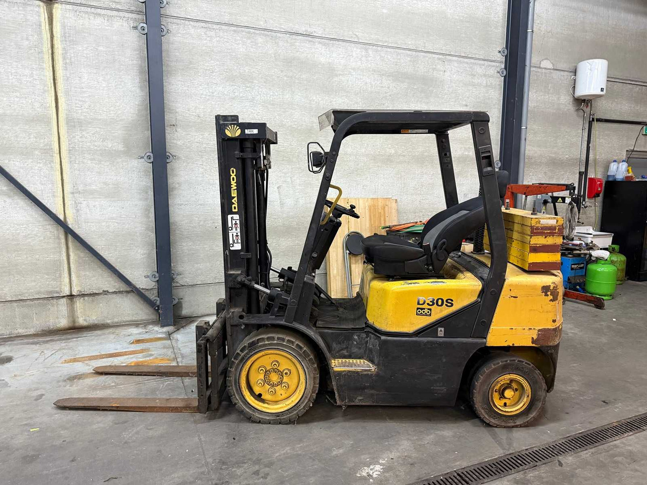 DAEWOO - 2005 - D30S - FORKLIFT - Forklift: picture 3 DAEWOO - 2005 - D30S - FORKLIFT - Forklift: picture 3