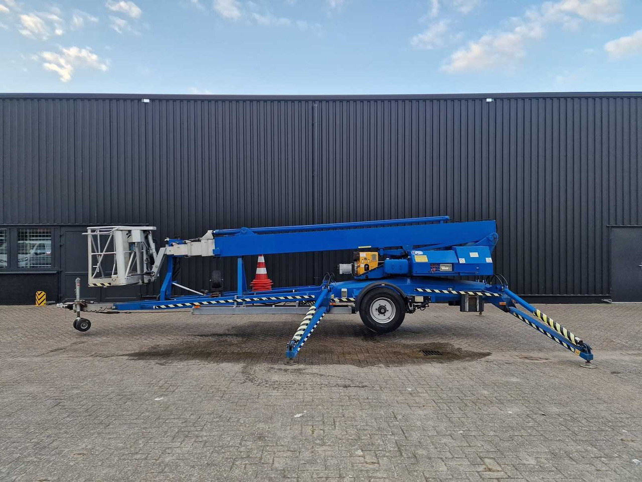 DENKALIFT - DL28 - AERIAL PLATFORM - WORKING HEIGHT 28M - Aerial platform: picture 5 DENKALIFT - DL28 - AERIAL PLATFORM - WORKING HEIGHT 28M - Aerial platform: picture 5