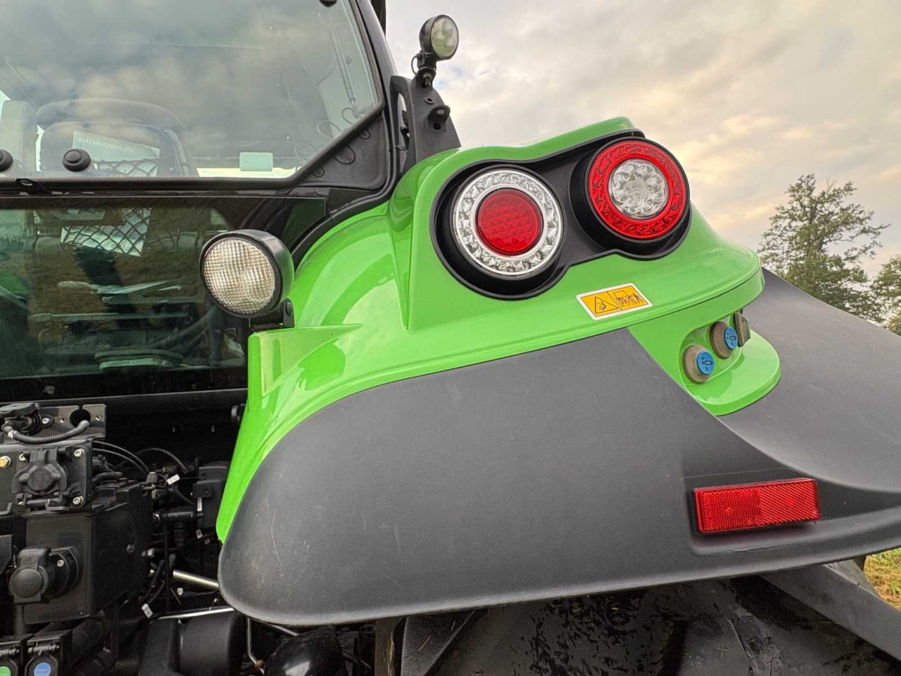 Farm tractor DEUTZ-FAHR 8280 TTV FARM TRACTOR: picture 13 Farm tractor DEUTZ-FAHR 8280 TTV FARM TRACTOR: picture 13