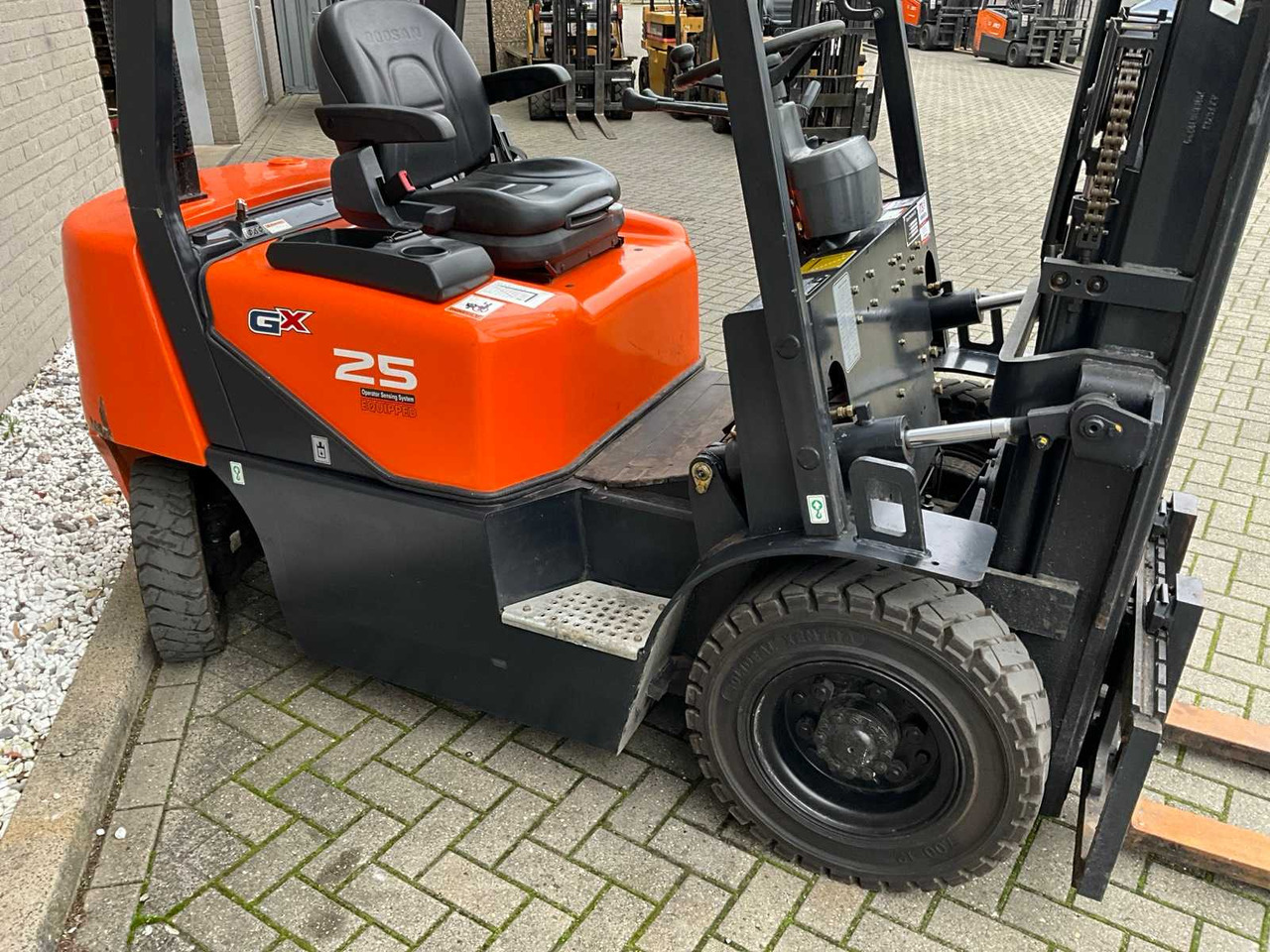 DOOSAN - D25G - FORKLIFT - Forklift: picture 4 DOOSAN - D25G - FORKLIFT - Forklift: picture 4