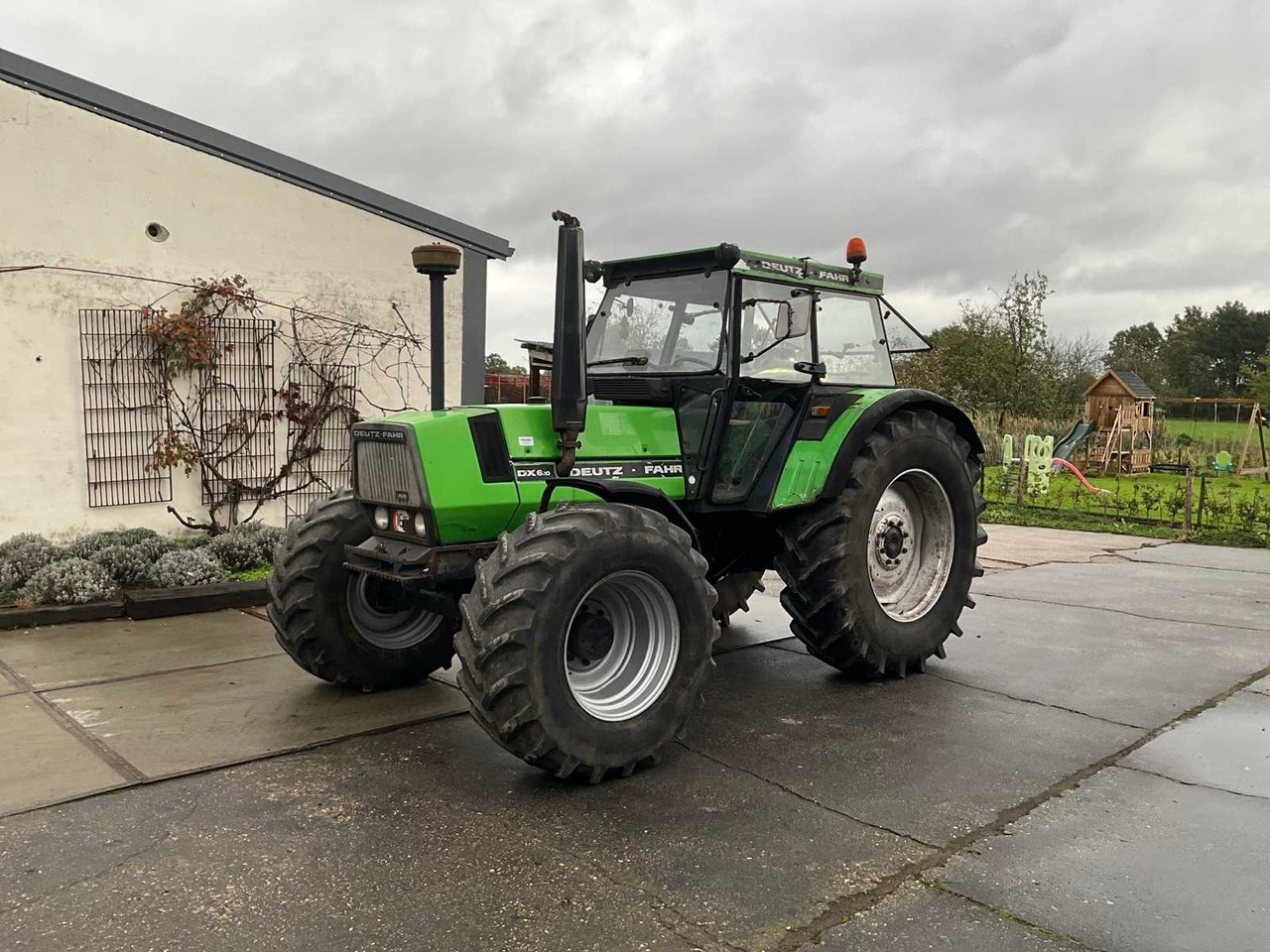 Deutz-Fahr DX6.10 - Farm tractor: picture 1 Deutz-Fahr DX6.10 - Farm tractor: picture 1