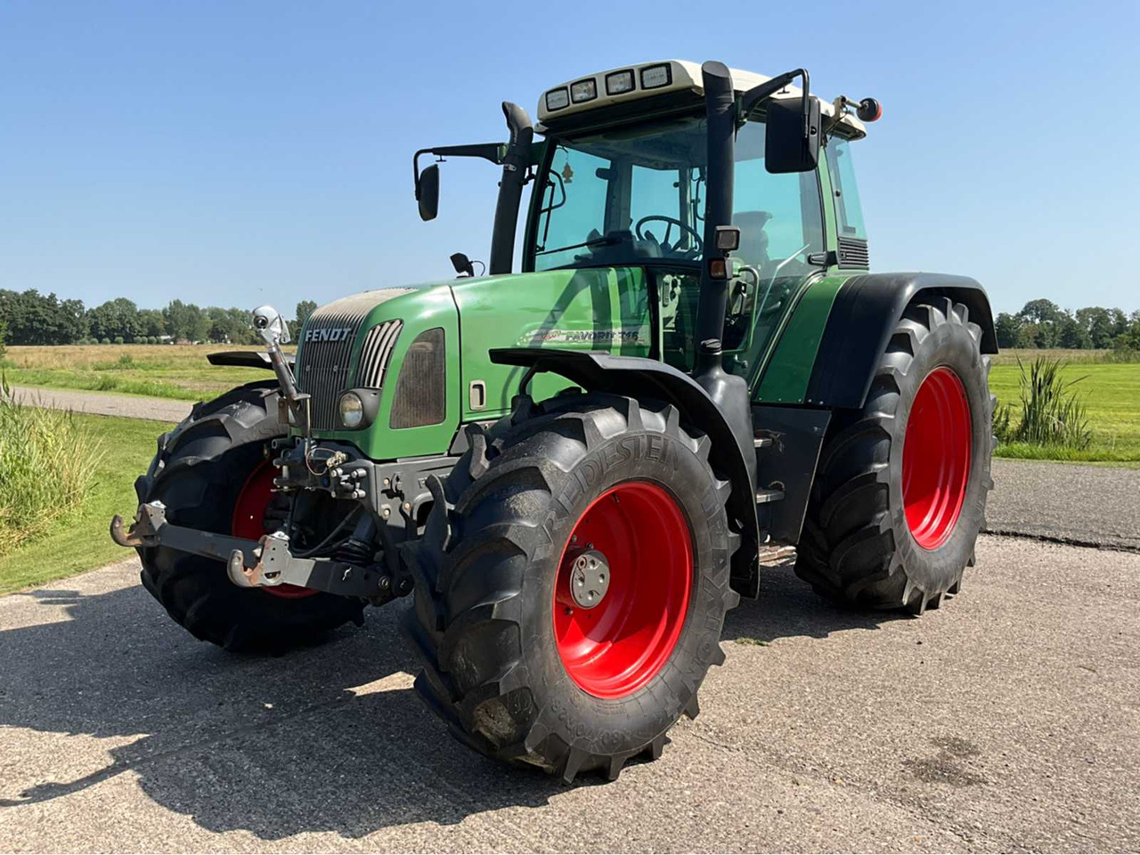 Fendt Favorit 716 Vario - Farm tractor: picture 2 Fendt Favorit 716 Vario - Farm tractor: picture 2